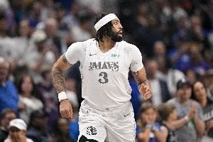 眉问题！安东尼-戴维斯14中8砍下全场最高25分 外加6板2助2断2帽