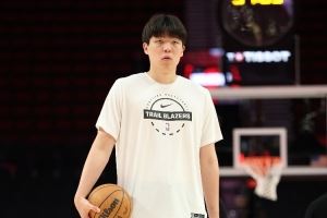 媒体人：杨瀚森当众哭是种放松的体现 能确认自己不会因此被攻击